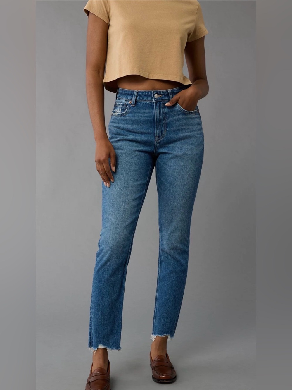 American Eagle distressed Mom Jean — NEW with tags
